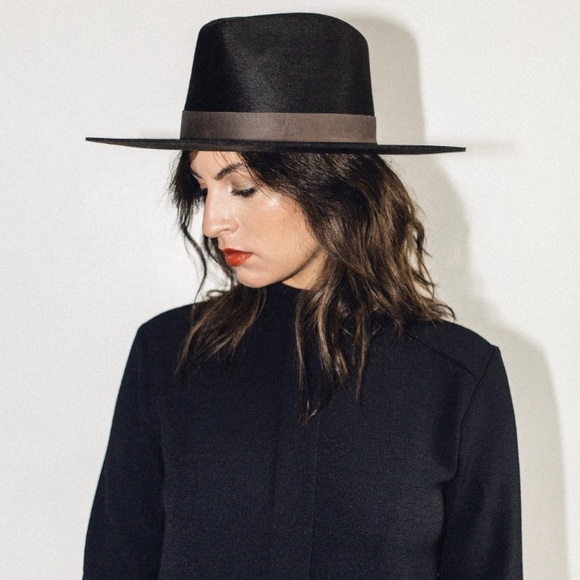 Janessa Leone Accessories - NWOT Janessa Leone Brown Isla Hat
